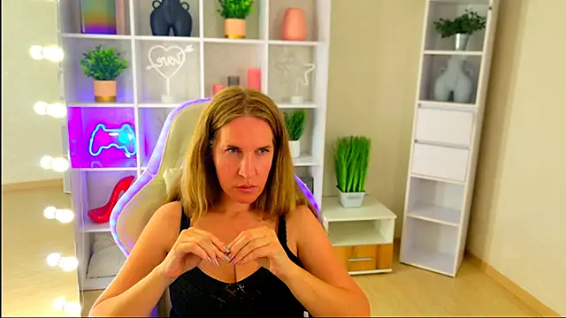 MollyLoll online show from June 30, 12:39 pm