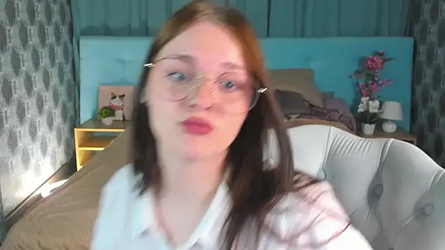Emilly Hiil online show from May 18, 12:51 am