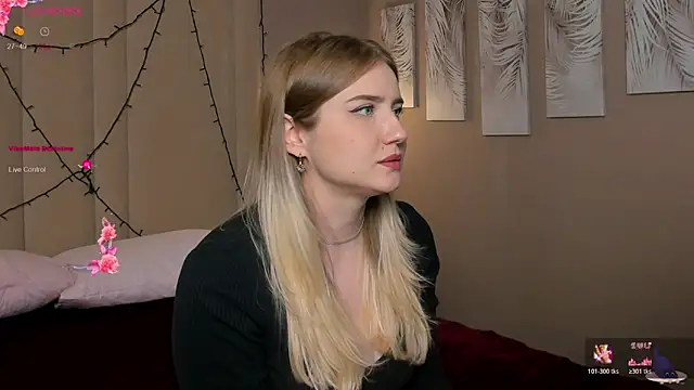 Snapshot of Liacandy_ chatting on April 14, 8:53 am Liacandy online show from April 14, 8:53 am