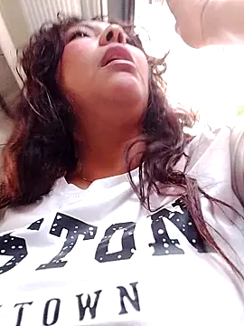 Snapshot of Izel_ chatting on April 15, 5:53 pm Izel online show from April 15, 5:53 pm