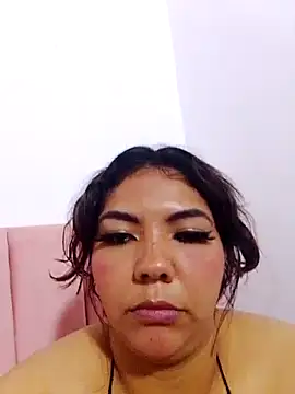 Snapshot of Izel_ chatting on April 16, 4:02 am Izel online show from April 16, 4:02 am