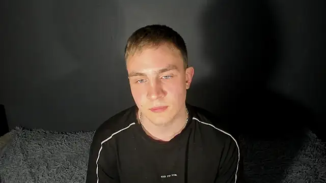 Snapshot of avrions chatting on April 14, 2:01 pm avrions online show from April 14, 2:01 pm