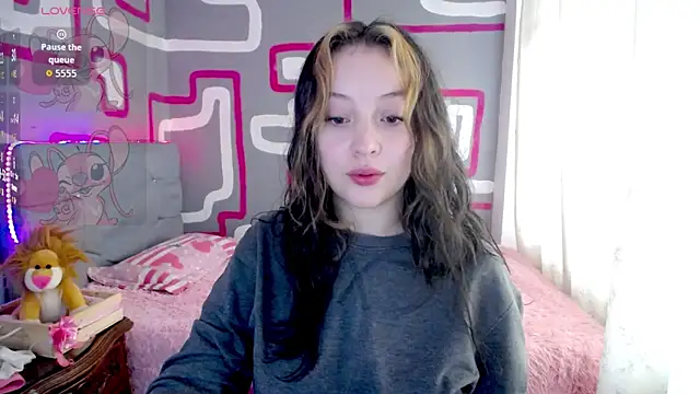 Snapshot of vero_doll12 chatting on April 13, 1:27 pm vero doll12 online show from April 13, 1:27 pm