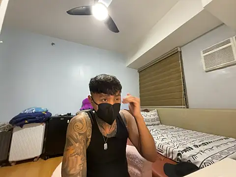 tattoo hottie online show from April 15, 1:40 pm