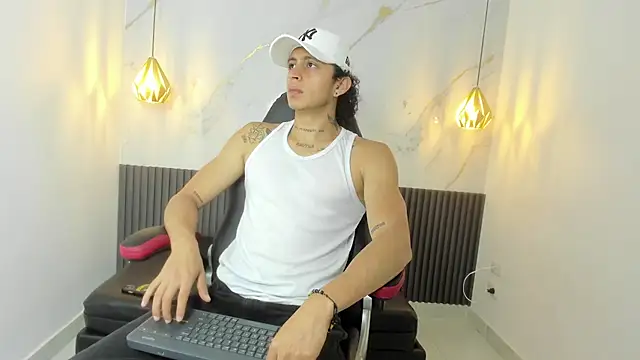 Snapshot of JeyTeylor chatting on April 13, 12:54 pm JeyTeylor online show from April 13, 12:54 pm