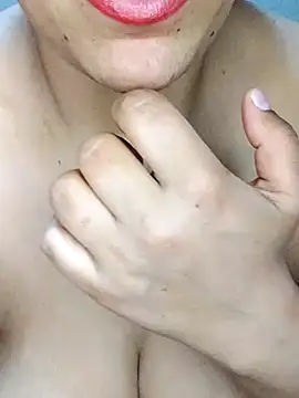 Snapshot of lmiyasdg chatting on April 10, 7:40 pm lmiyasdg online show from April 10, 7:40 pm