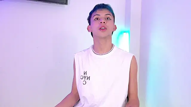 Snapshot of Apolo_Prince1 chatting on June 2, 7:38 pm Apolo Prince1 online show from June 2, 7:38 pm