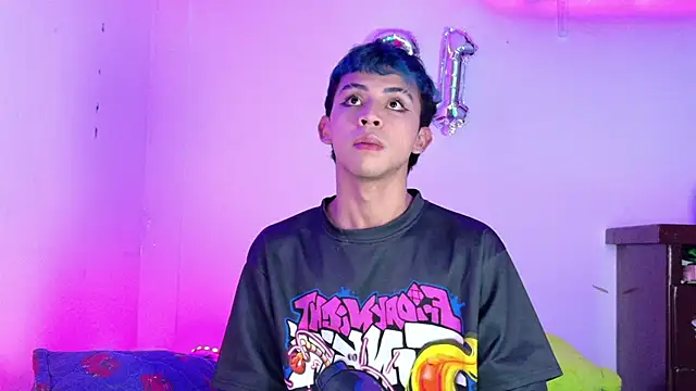 Snapshot of Apolo_Prince1 chatting on July 2, 7:53 pm Apolo Prince1 online show from July 2, 7:53 pm