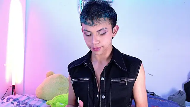 Snapshot of Apolo_Prince1 chatting on July 4, 3:35 am Apolo Prince1 online show from July 4, 3:35 am