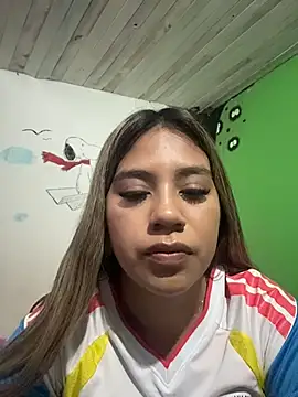 Snapshot of Kimmiebellarie chatting on June 27, 10:59 pm Kimmiebellarie online show from June 27, 10:59 pm