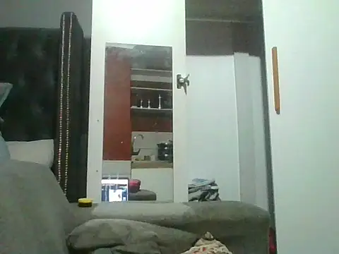 Snapshot of SweetBelly1 chatting on April 15, 6:37 pm SweetBelly1 online show from April 15, 6:37 pm