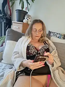 Blond lady czech online show from May 14, 5:09 pm