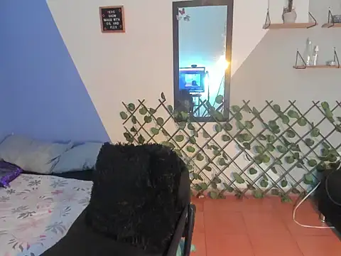 MilaValentine online show from April 13, 7:52 pm