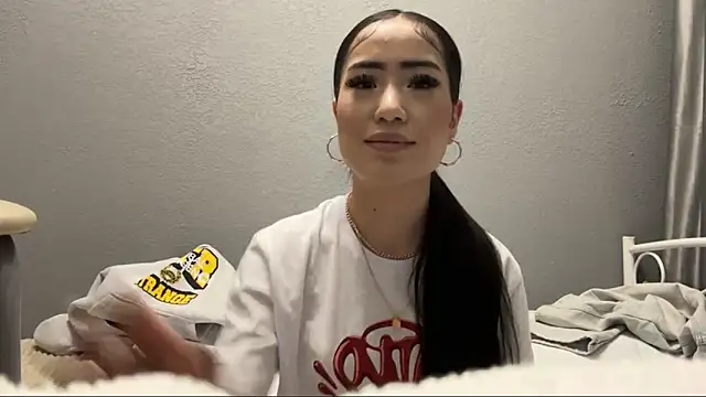 YukkiBones online show from April 18, 10:54 pm