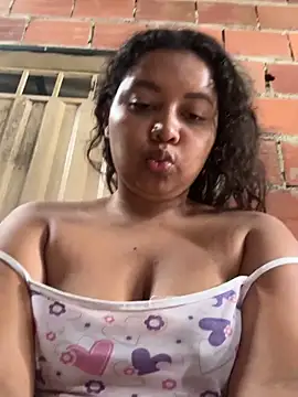 Snapshot of Ninibella chatting on April 18, 6:12 pm Ninibella online show from April 18, 6:12 pm