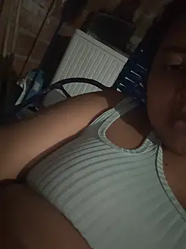 Snapshot of Ninibella chatting on May 1, 2:27 am Ninibella online show from May 1, 2:27 am