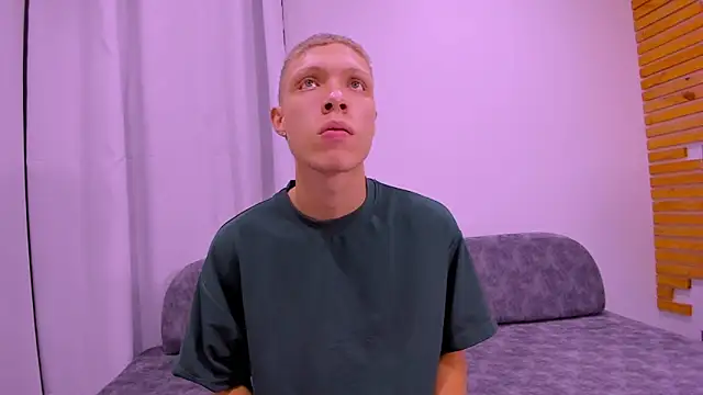 Snapshot of greiberland chatting on April 15, 10:10 pm greiberland online show from April 15, 10:10 pm