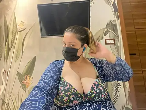 kavyasingh36 online show from May 16, 1:02 am