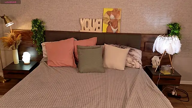 KimEvanss online show from April 25, 11:35 am
