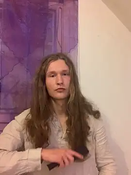 Snapshot of scvndi33 chatting on April 12, 11:32 pm scvndi33 online show from April 12, 11:32 pm