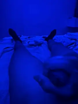 AlphaDesir online show from April 11, 4:44 pm