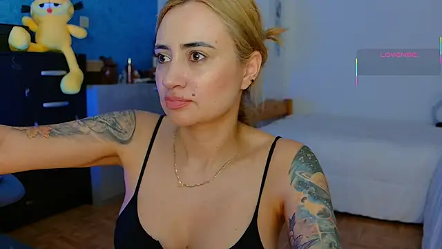 Snapshot of pennyyy_ chatting on May 27, 10:29 pm pennyyy online show from May 27, 10:29 pm
