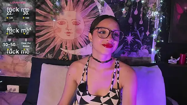 LaxiViolet online show from August 1, 9:25 pm