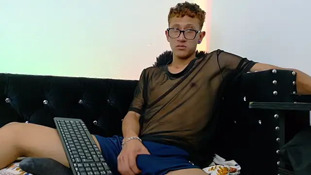 Snapshot of Damian_nix chatting on April 15, 5:14 am Damian nix online show from April 15, 5:14 am