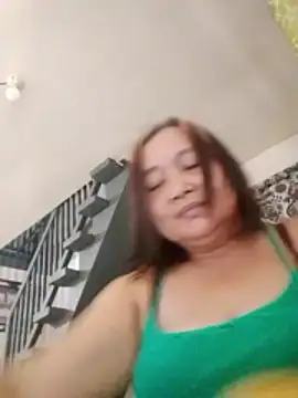 Snapshot of jeanyummytits chatting on June 12, 11:25 pm jeanyummytits online show from June 12, 11:25 pm