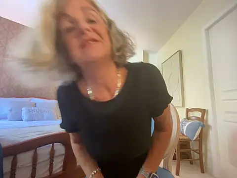 Snapshot of NaughtyMonicaUK chatting on April 17, 3:59 pm NaughtyMonicaUK online show from April 17, 3:59 pm