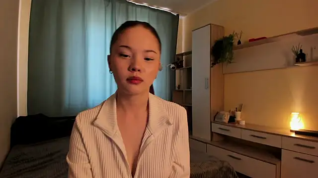 Snapshot of MonyHikaru chatting on April 16, 8:15 am MonyHikaru online show from April 16, 8:15 am