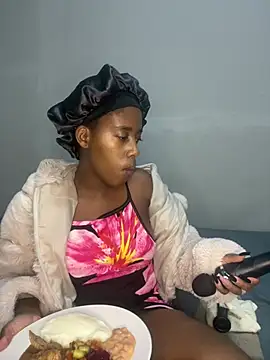petite bee online show from May 28, 3:53 pm