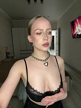 Snapshot of AlisaPearl chatting on April 15, 8:20 pm AlisaPearl online show from April 15, 8:20 pm