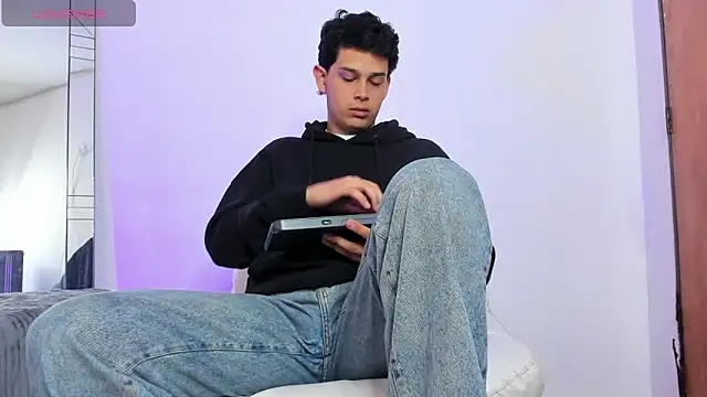 Snapshot of elijah_stoone chatting on April 16, 1:12 pm elijah stoone online show from April 16, 1:12 pm