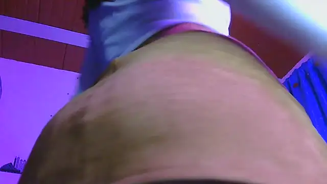 Snapshot of tinny_emiily chatting on July 9, 3:21 am tinny emiily online show from July 9, 3:21 am