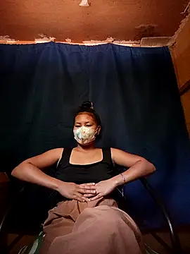 Snapshot of Charming05 chatting on April 16, 12:44 am Charming05 online show from April 16, 12:44 am