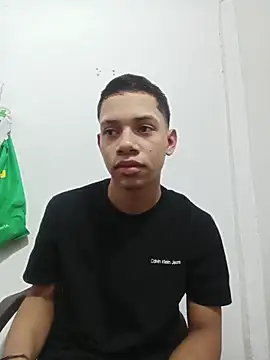 curious straight guy online show from April 14, 3:12 am