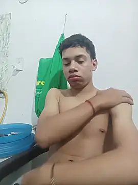 Snapshot of curious_straight_guy chatting on June 24, 2:21 am curious straight guy online show from June 24, 2:21 am