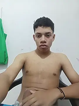 Snapshot of curious_straight_guy chatting on June 29, 1:45 am curious straight guy online show from June 29, 1:45 am