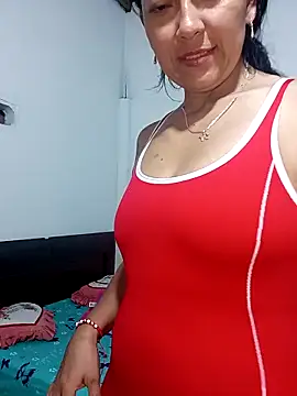 Snapshot of LuluDream chatting on April 18, 4:00 pm LuluDream online show from April 18, 4:00 pm