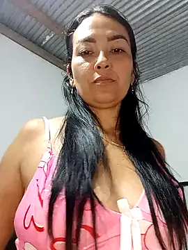 Snapshot of LuluDream chatting on April 20, 2:58 am LuluDream online show from April 20, 2:58 am