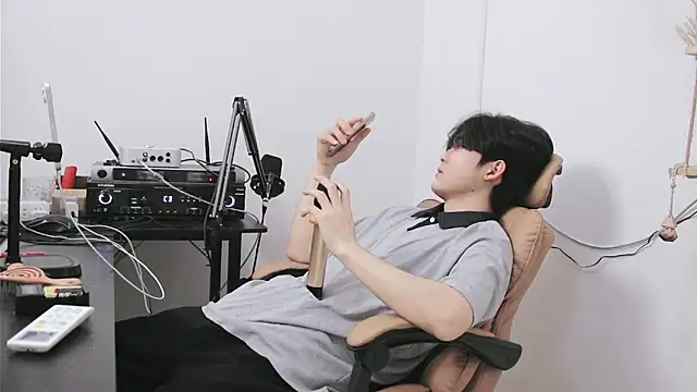 Snapshot of xf-110 chatting on May 19, 11:27 am xf-110 online show from May 19, 11:27 am