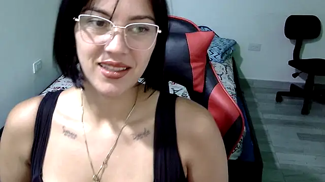 Snapshot of Bandida553 chatting on June 18, 11:20 pm Bandida553 online show from June 18, 11:20 pm