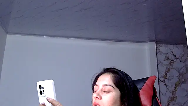 Snapshot of Bandida553 chatting on July 1, 11:37 pm Bandida553 online show from July 1, 11:37 pm