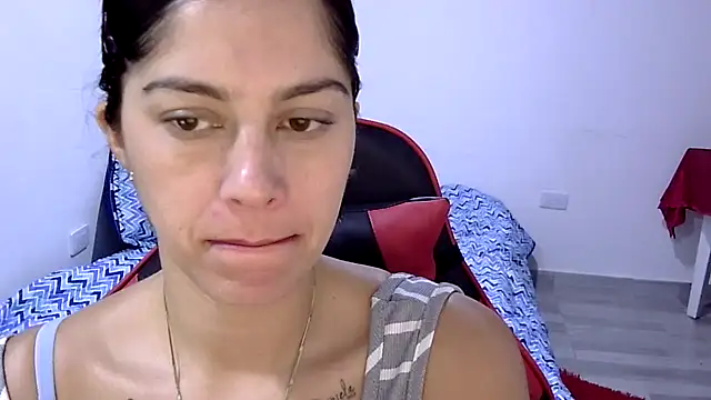 Snapshot of Bandida553 chatting on July 6, 10:23 pm Bandida553 online show from July 6, 10:23 pm