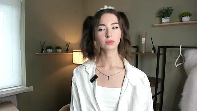 Peaches Peaches online show from April 23, 9:30 am