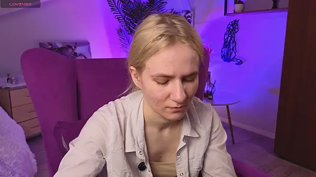 Snapshot of PennyLavertu chatting on April 15, 7:48 am PennyLavertu online show from April 15, 7:48 am