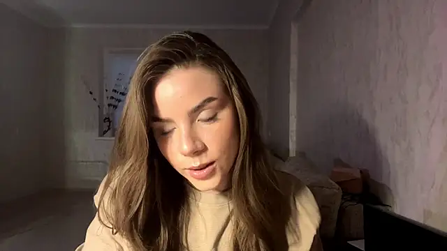 LeishaRocher online show from April 18, 5:50 pm