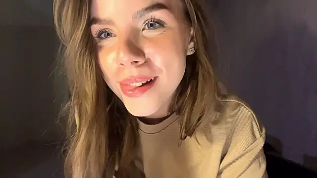 LeishaRocher online show from April 18, 7:58 pm