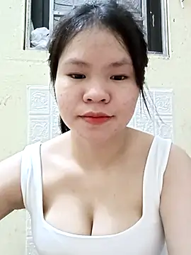Snapshot of Seraphinahh chatting on April 28, 3:50 pm Seraphinahh online show from April 28, 3:50 pm